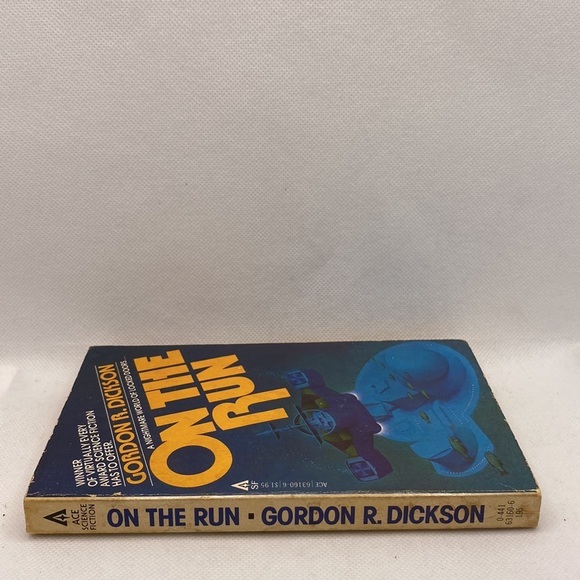 On The Run Gordon R. Dickson Vintage Science Fiction Softcover 1979 - Picture 2 of 10
